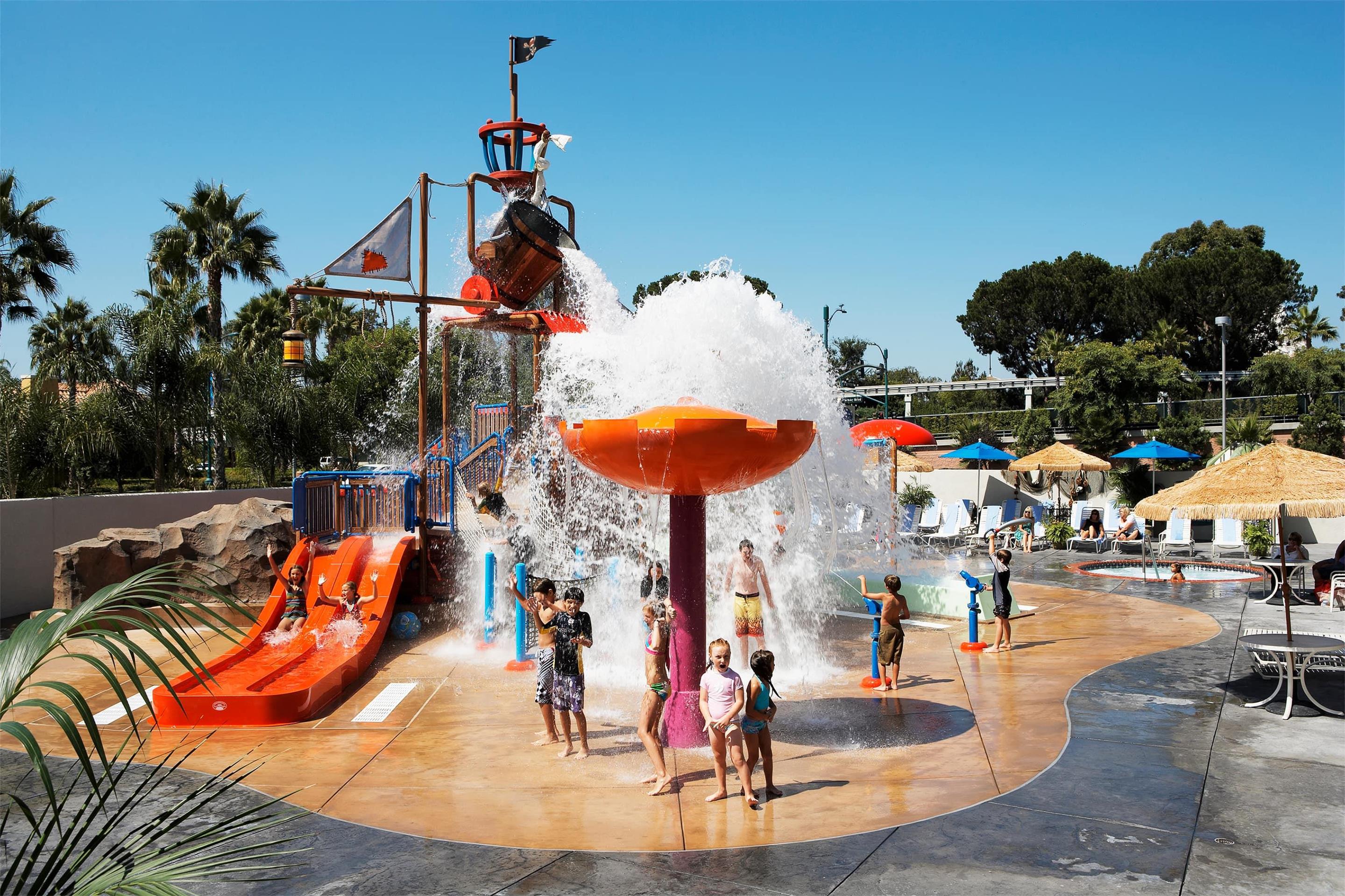 Pool | Howard Johnson by Wyndham Anaheim Hotel & Water Playground