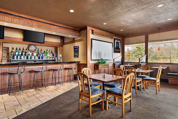 Bar - Ramada Inn Fredericton