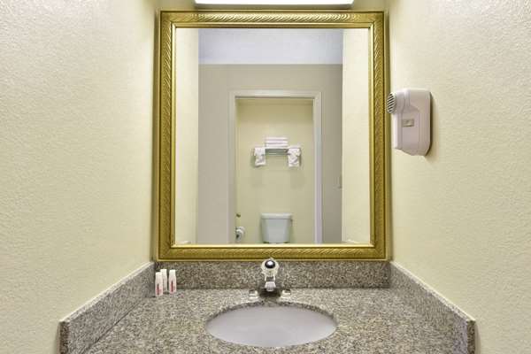  - Howard Johnson Inn & Suites Allentown - I-78, Exit 54