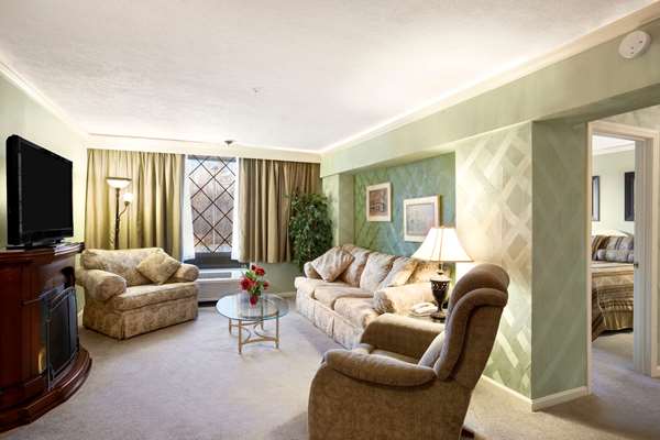 Suite - Ramada Hotel & Conference Center Lewiston - I-95, Exit 80