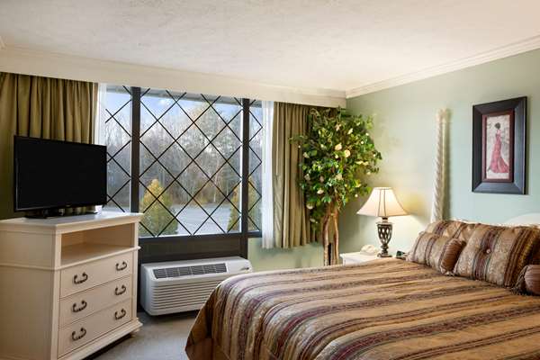 Suite - Ramada Hotel & Conference Center Lewiston - I-95, Exit 80