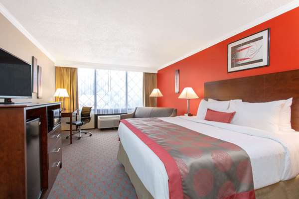 Suite - Ramada Hotel & Conference Center Lewiston - I-95, Exit 80
