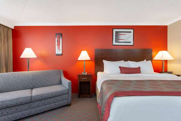 Suite - Ramada Hotel & Conference Center Lewiston - I-95, Exit 80