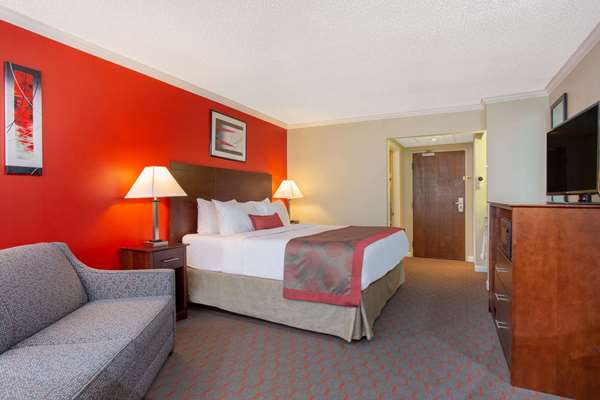 Suite - Ramada Hotel & Conference Center Lewiston - I-95, Exit 80