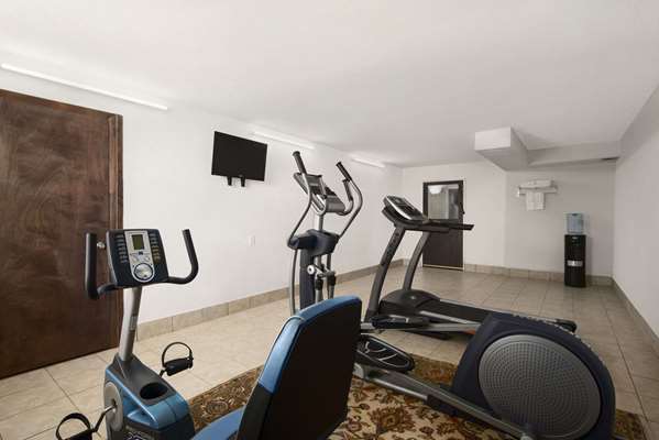 Fitness/ Exercise Room - Howard Johnson Inn Winter Haven