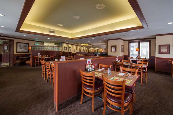 Restaurant - Howard Johnson Plaza Hotel by the Falls Niagara Falls