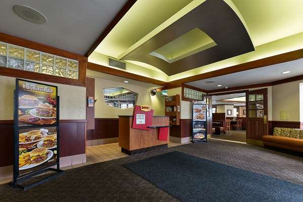 Restaurant - Howard Johnson Plaza Hotel by the Falls Niagara Falls