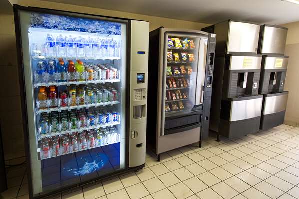  - Howard Johnson Plaza Hotel by the Falls Niagara Falls