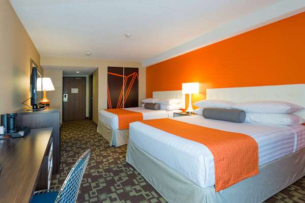  - Howard Johnson Plaza Hotel by the Falls Niagara Falls