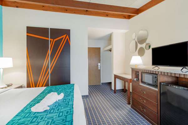  - Howard Johnson Inn Bangor - I-95, Exit 182B