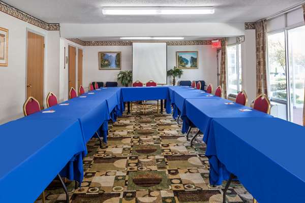  - Howard Johnson Inn Central Albany - I-87, Exit 2