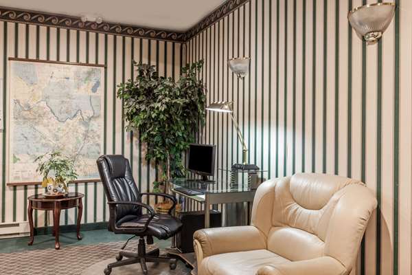 Conference Area - Howard Johnson Inn Central Albany - I-87, Exit 2