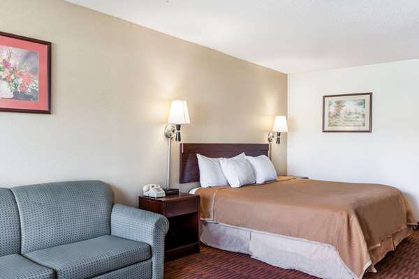  - Howard Johnson Inn Central Albany - I-87, Exit 2