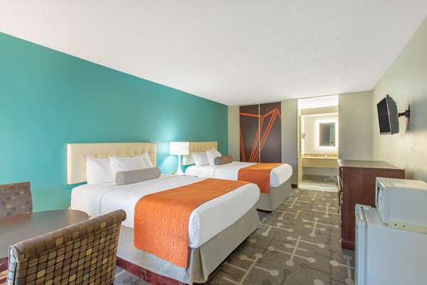  - Howard Johnson Inn Central Albany - I-87, Exit 2