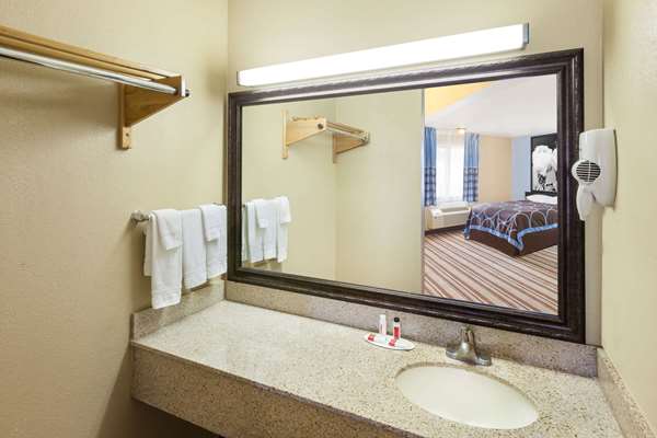  - Super 8 Motel Kingsville