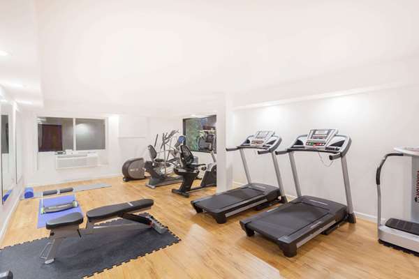 Fitness/ Exercise Room - Howard Johnson Inn Yuma