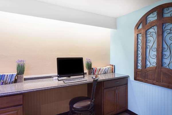 Conference Area - Howard Johnson Inn Yuma