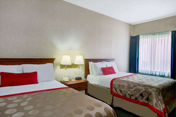 - Ramada Plaza Hotel Hawthorne - I-405, Exit 44
