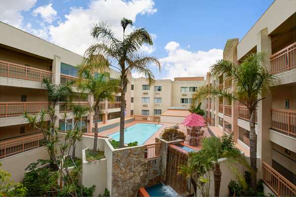 Pool - Ramada Plaza Hotel Hawthorne - I-405, Exit 44