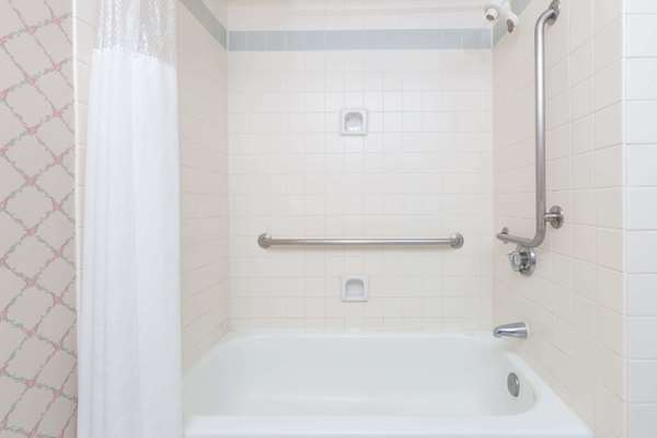  - Ramada Plaza Hotel Hawthorne - I-405, Exit 44