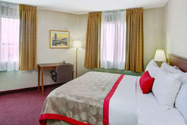  - Ramada Plaza Hotel Hawthorne - I-405, Exit 44