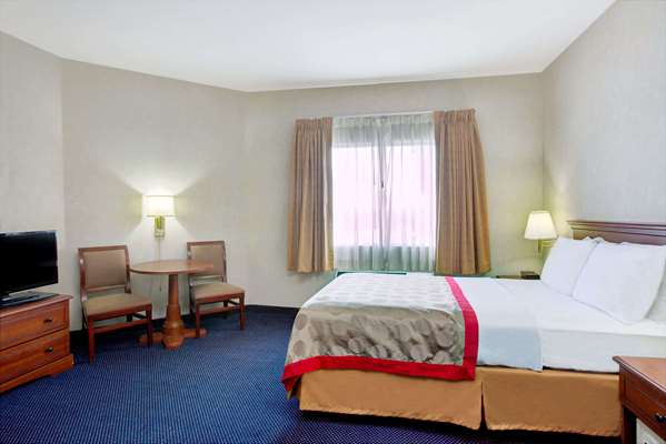  - Ramada Plaza Hotel Hawthorne - I-405, Exit 44