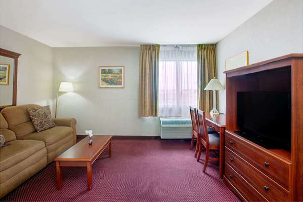  - Ramada Plaza Hotel Hawthorne - I-405, Exit 44