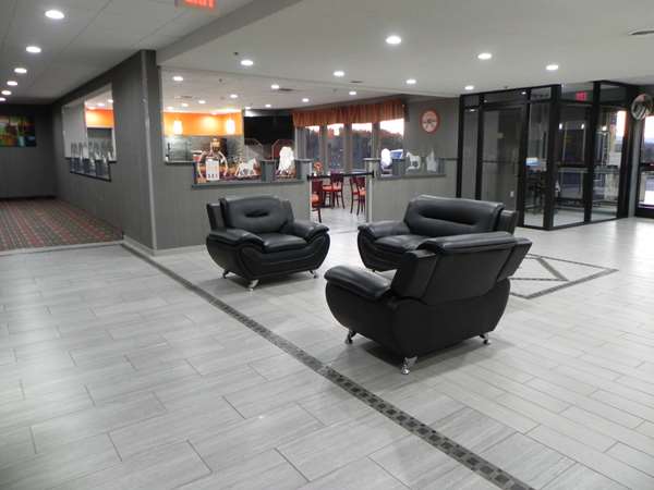  - Howard Johnson Inn Lexington - I-64 & I-81, Exit 195