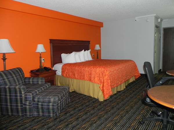  - Howard Johnson Inn Lexington - I-64 & I-81, Exit 195