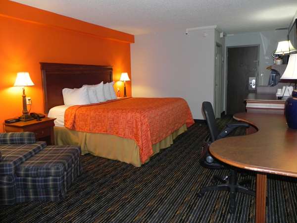  - Howard Johnson Inn Lexington - I-64 & I-81, Exit 195