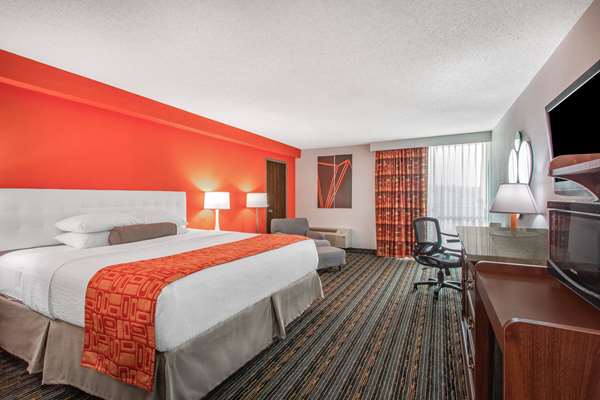  - Howard Johnson Inn Lexington - I-64 & I-81, Exit 195