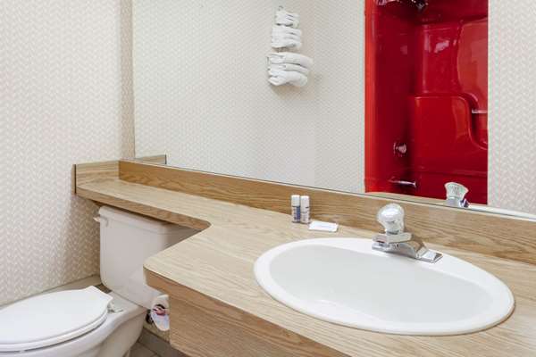  - Howard Johnson Express Inn Niagara Falls