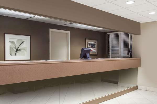  - Howard Johnson Express Inn Niagara Falls