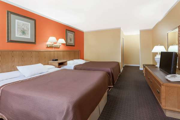  - Howard Johnson Express Inn Niagara Falls