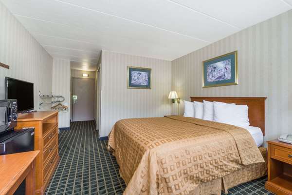  - Days Inn Suites Reynoldsburg - I-70, Exit 110