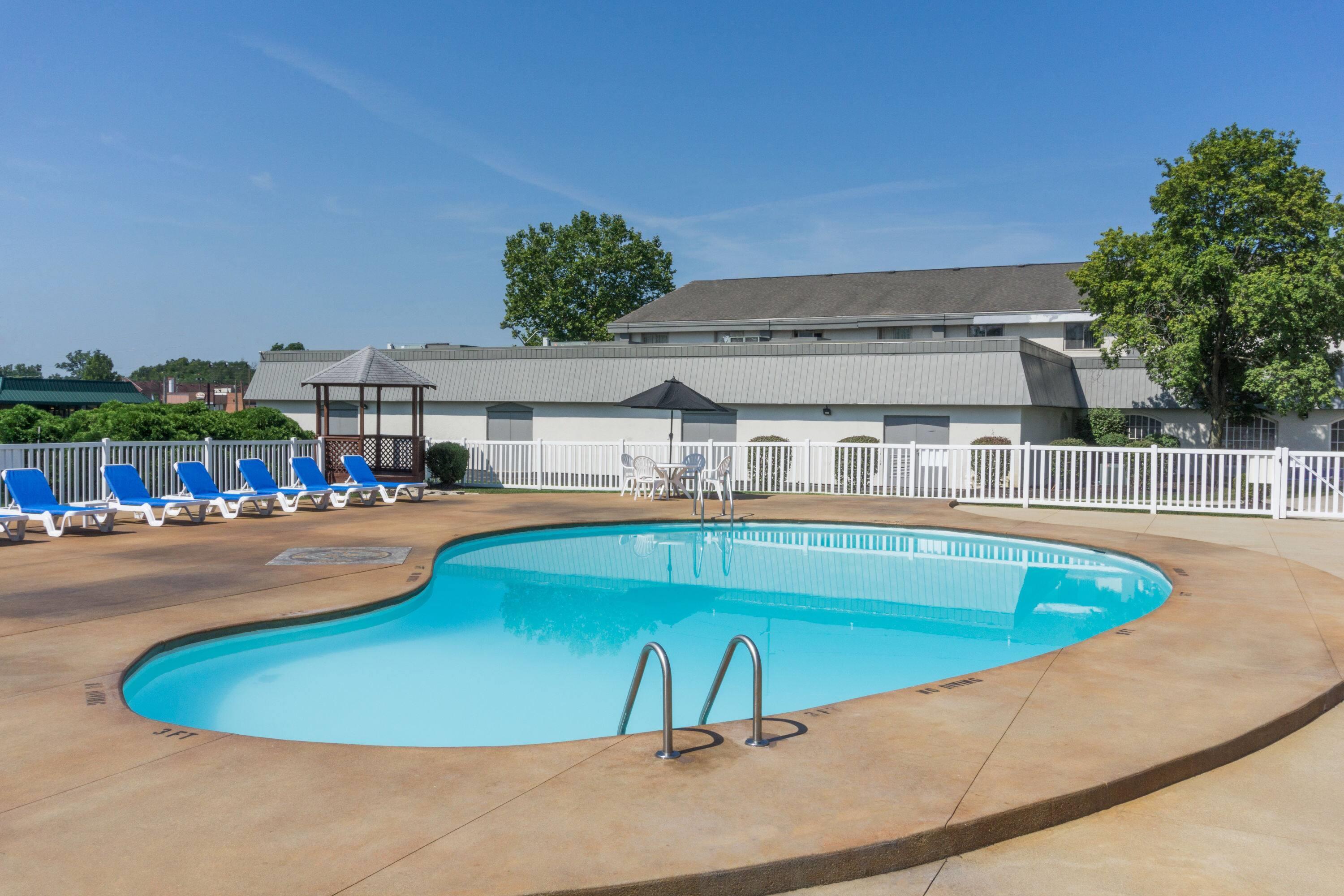 Pool | Days Inn by Wyndham Columbus East Airport