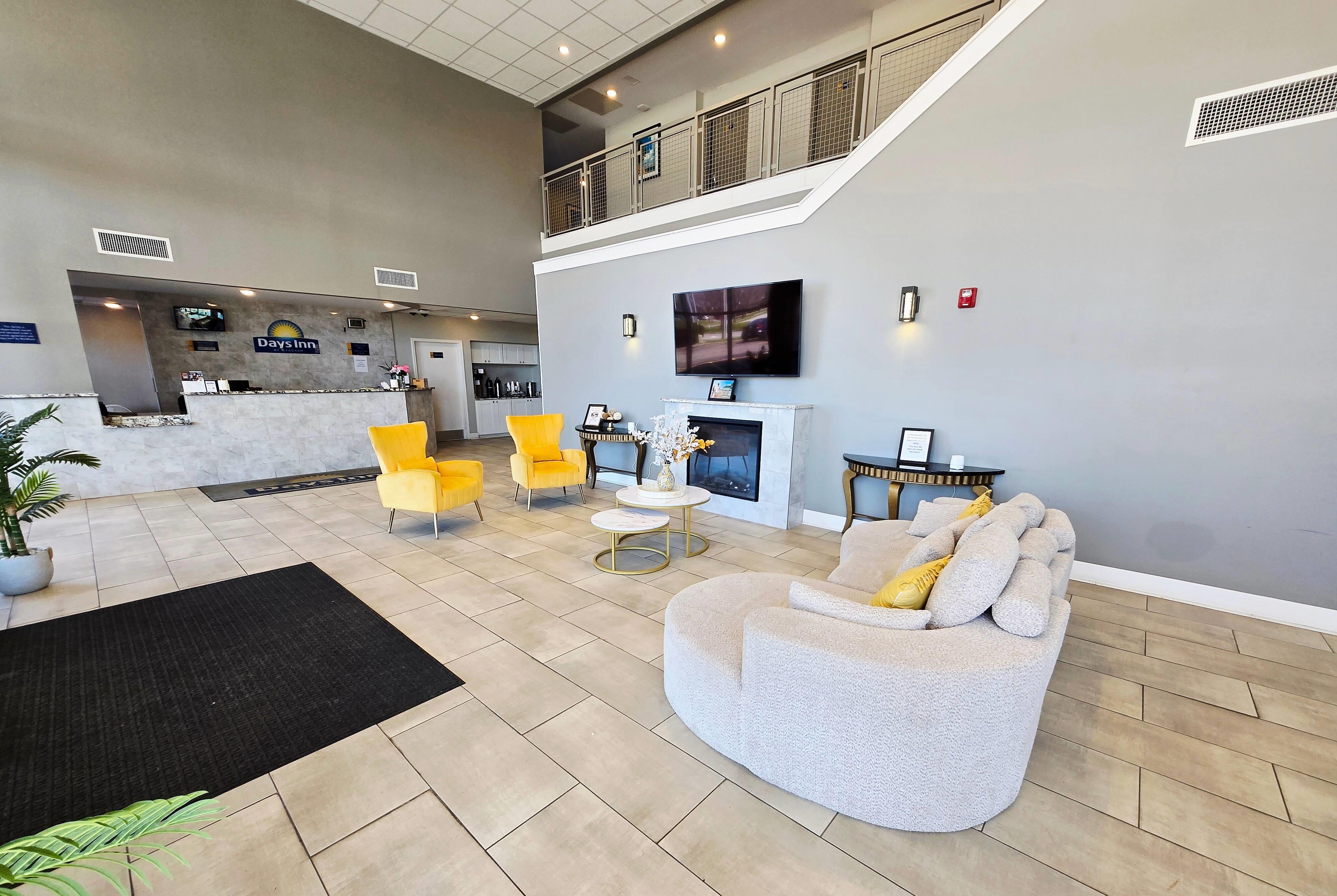 Lobby | Days Inn by Wyndham Columbus East Airport