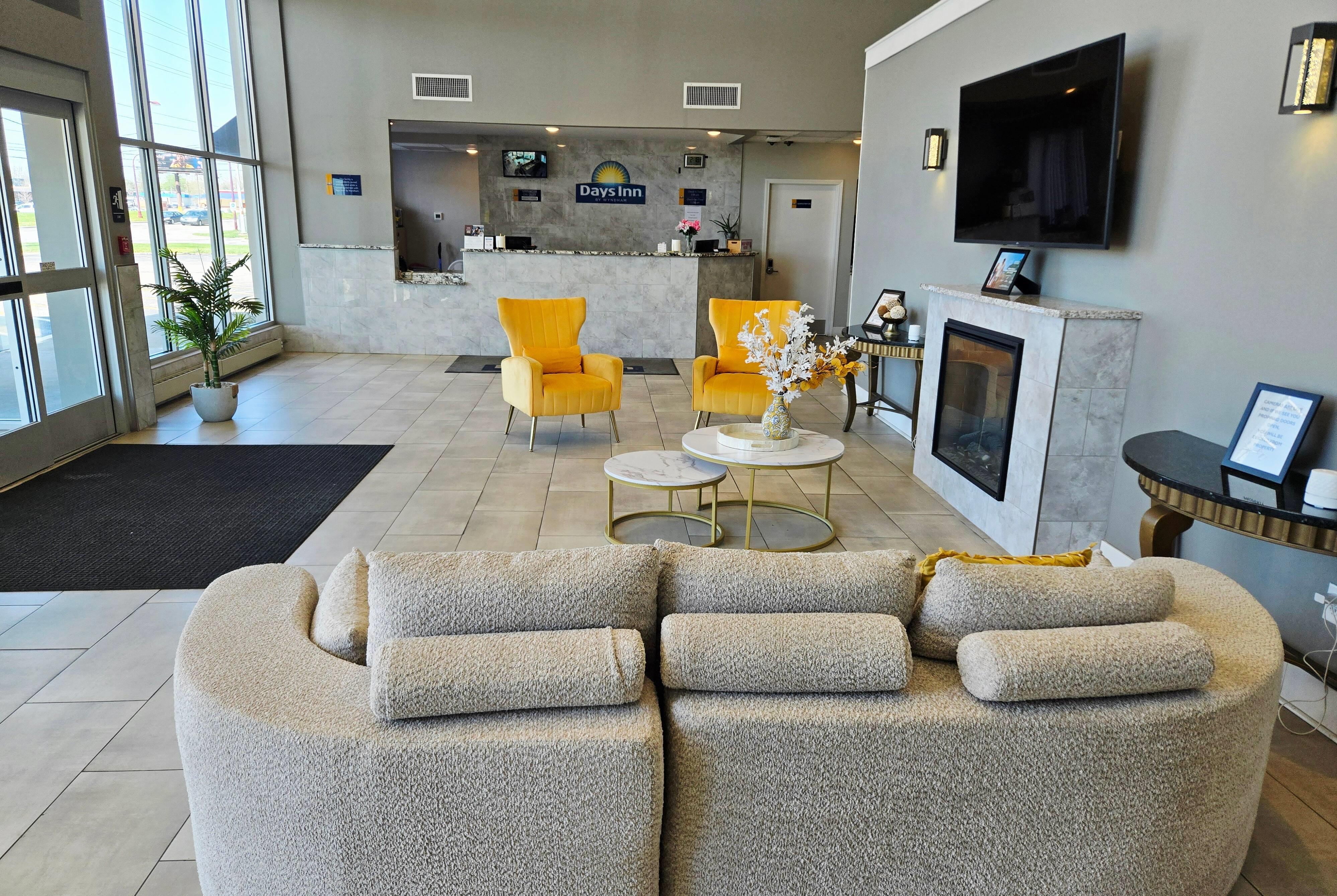 Lobby | Days Inn by Wyndham Columbus East Airport