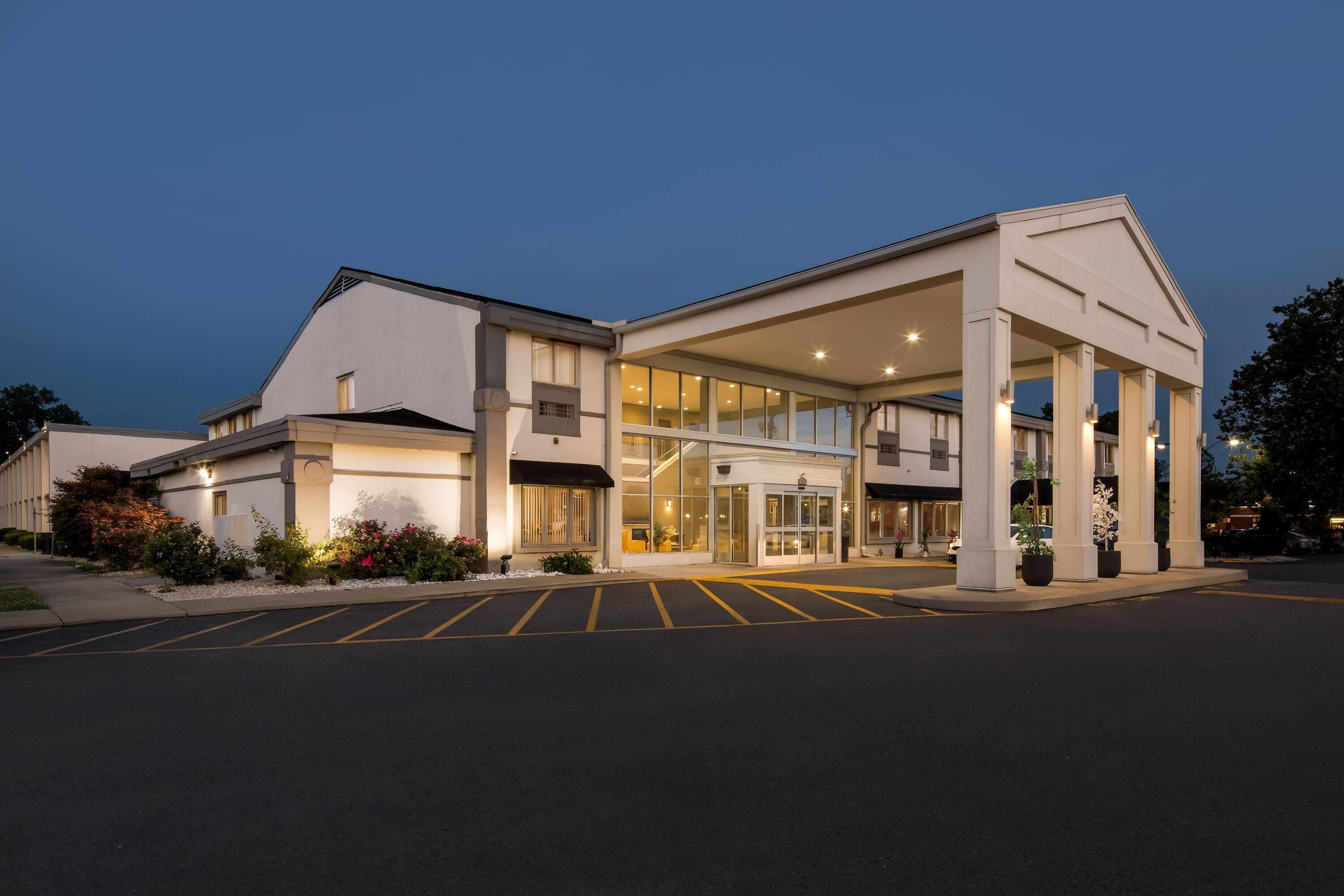 Exterior | Days Inn by Wyndham Columbus East Airport