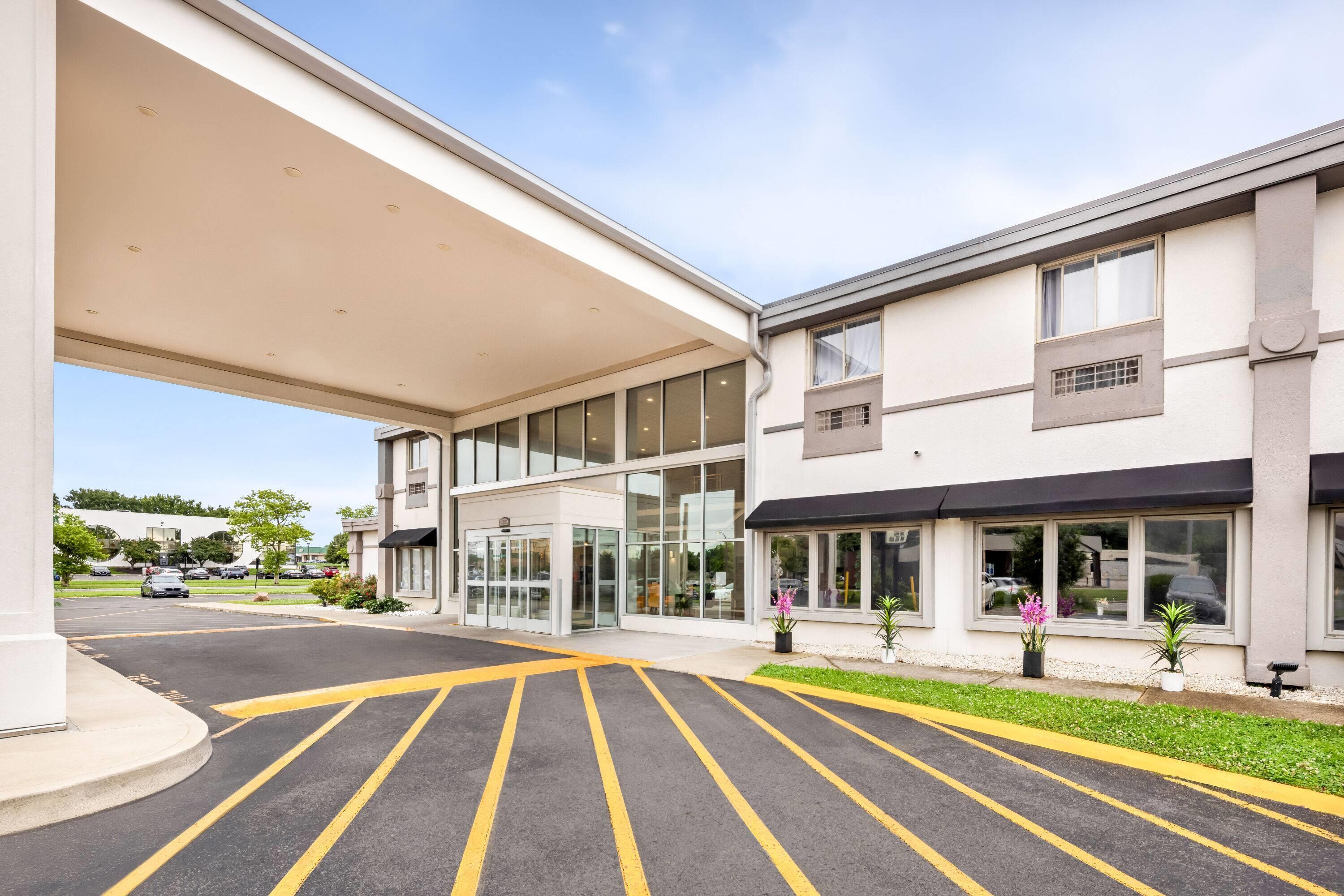 Exterior | Days Inn by Wyndham Columbus East Airport