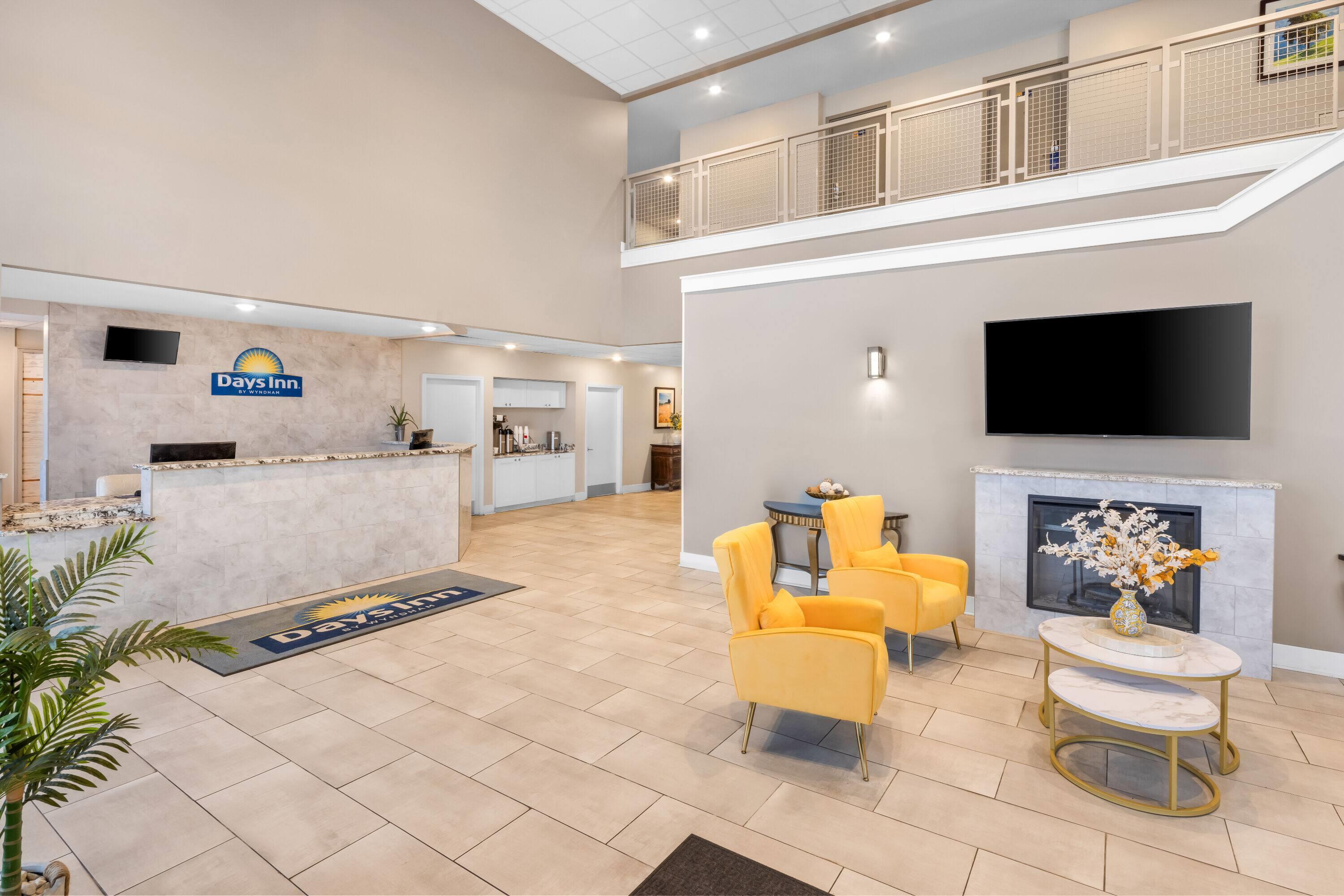 Lobby | Days Inn by Wyndham Columbus East Airport