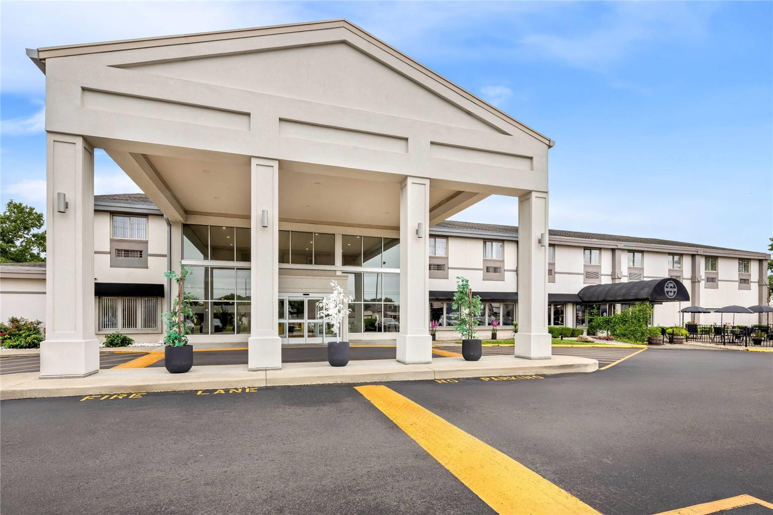 Days Inn & Suites Columbus East Airport