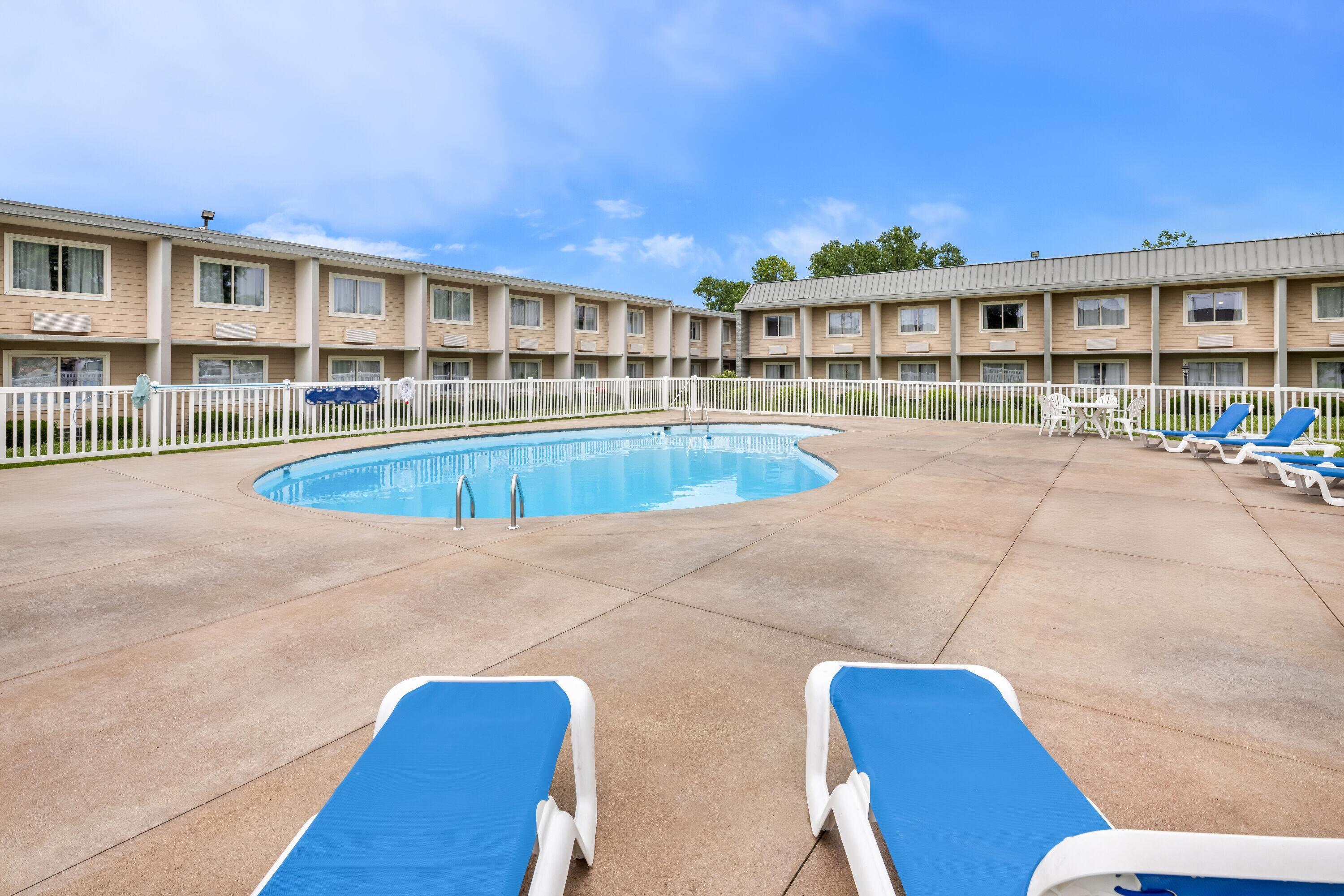 Pool - indoor | Days Inn by Wyndham Columbus East Airport