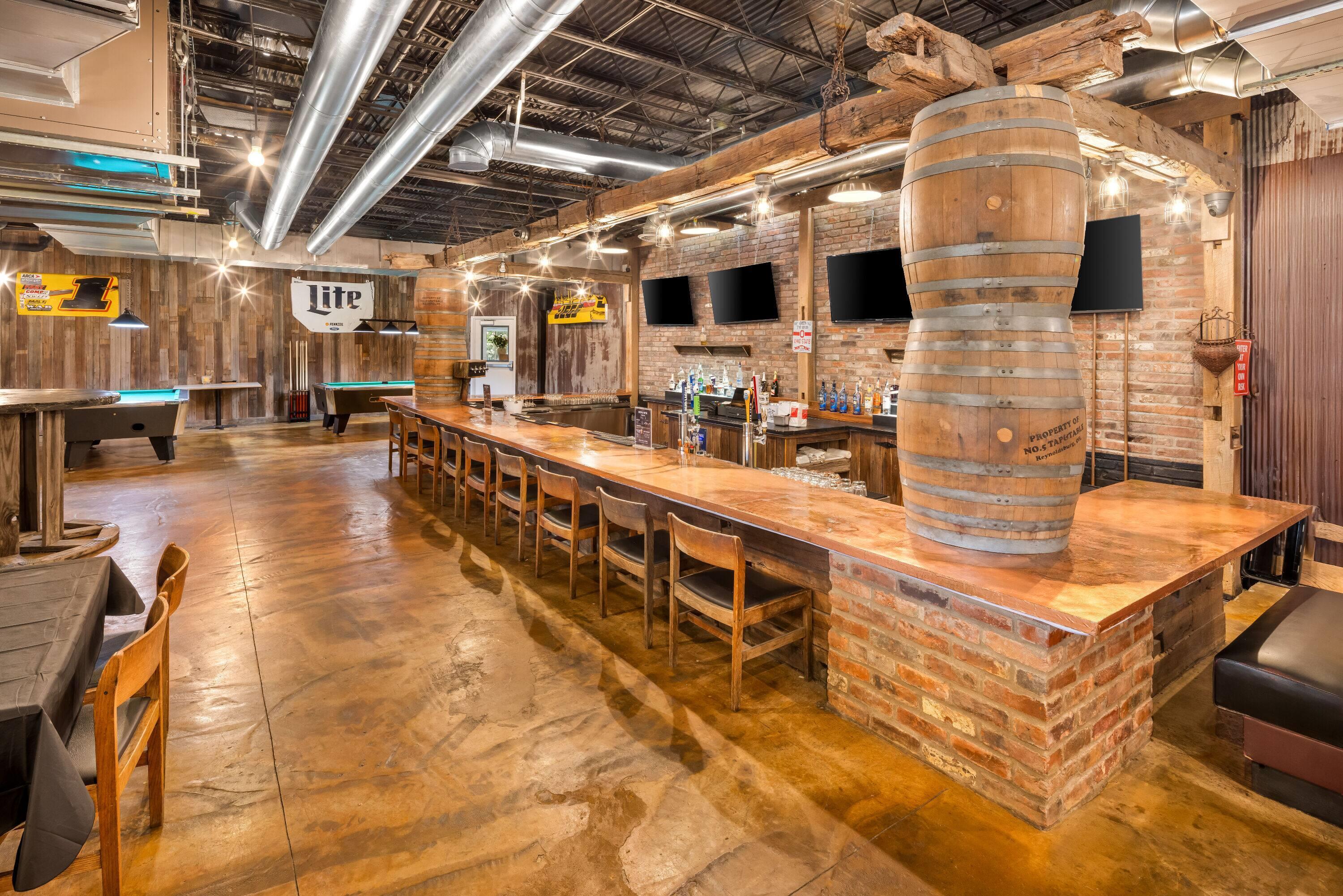 BarLounge | Days Inn by Wyndham Columbus East Airport