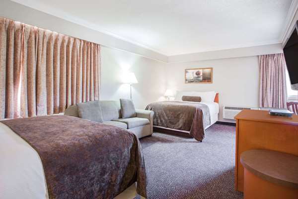 Suite - Super 8 Hotel Castlegar