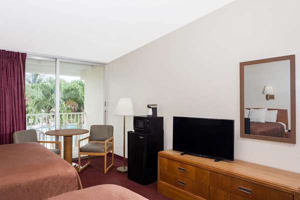  - Howard Johnson Express Inn Vero Beach