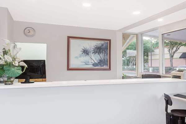  - Howard Johnson Express Inn Vero Beach