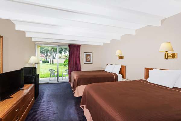  - Howard Johnson Express Inn Vero Beach