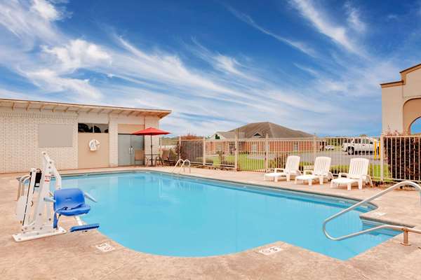 Pool - Days Inn Morrilton - I-40, Exit 107