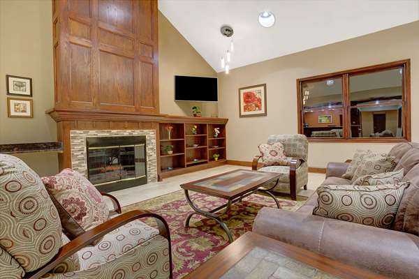  - Travelodge Iowa City - I-80, Exit 246